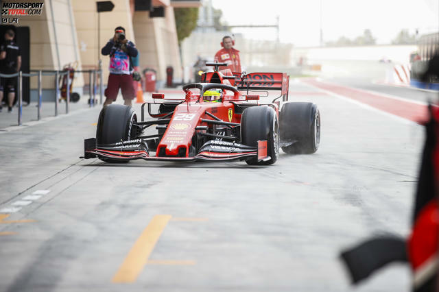 Gänsehaut: Ein Schumacher in einem Ferrari kämpft um Bestzeit in der Formel 1. Die besten Fotos von Micks erstem Testtag jetzt zum Durchklicken!
