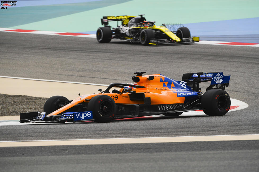 Carlos Sainz (McLaren) und Jack Aitken 