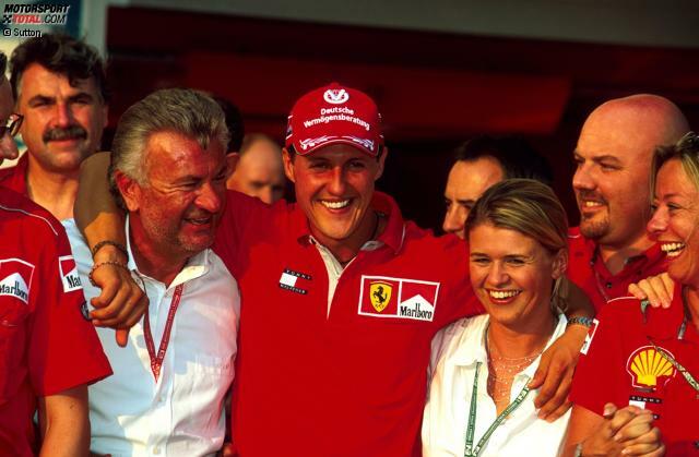 Da war die Welt noch in Ordnung: &quot;Team Schumacher&quot; in Ungarn 2001. Jetzt führt Mick das Vermächtnis fort. Jetzt durch die schönsten Bilder seines ersten Ferrari-Tests klicken!