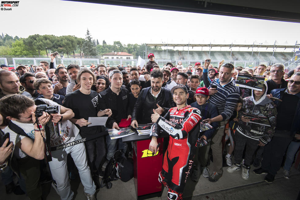 Alvaro Bautista mit den Ducati-Fans