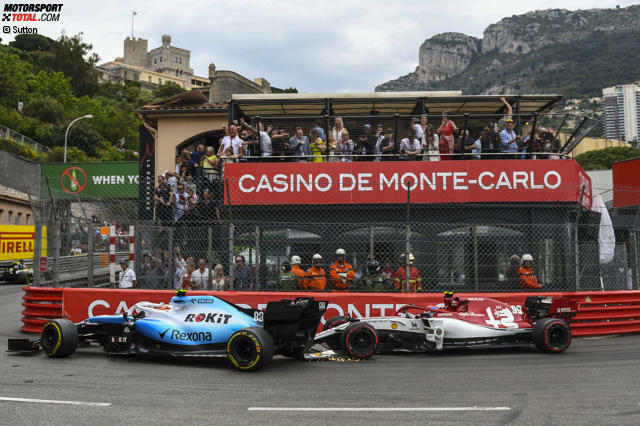 Monaco 2019: Antonio Giovinazzi versucht, Robert Kubica zu überholen. Dabei touchiert er den Williams rechts hinten, sodass sich dieser dreht und die Strecke blockiert. Bereits in der Vergangenheit stellte Kurve 17 für einige Fahrer eine besondere Herausforderung dar ...
