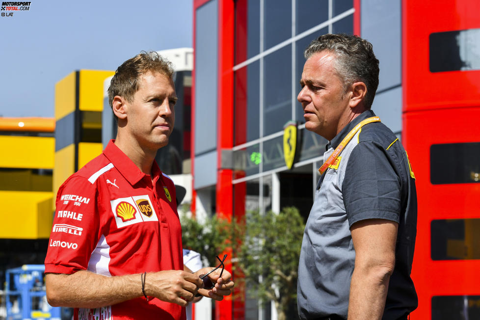 Sebastian Vettel (Ferrari) und Mario Isola