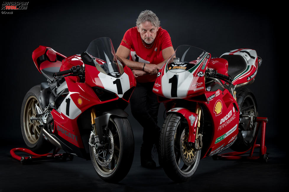 Carl Fogarty mit der Ducati Panigale V4S 916 Tribute Edition