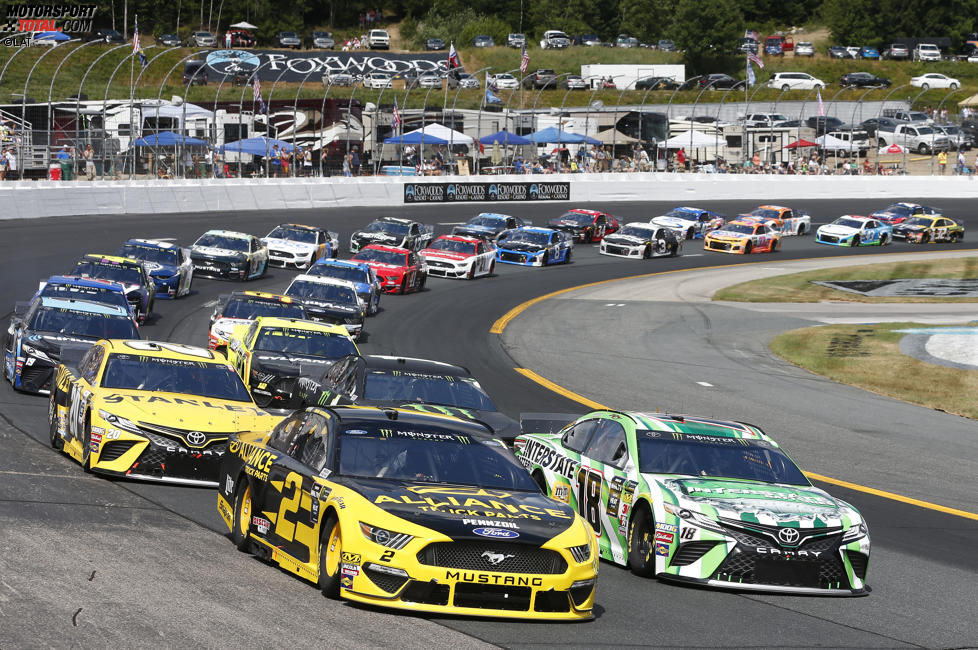 Start zum Foxwoods Resort Casino 301 in Loudon: Brad Keselowski (Penske) führt