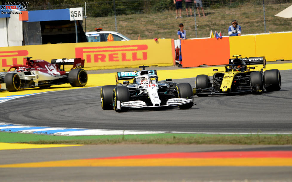 Lewis Hamilton (Mercedes) vor Nico Hülkenberg (Renault) 