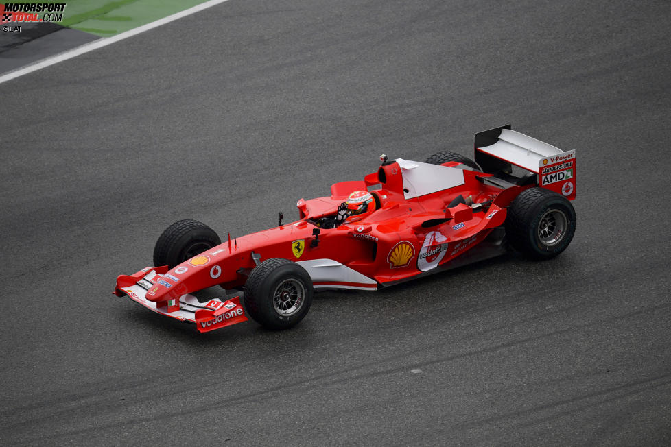 Mick Schumacher im Ferrari F2004 seines Vaters Michael