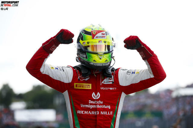 Mick Schumacher feiert am Hungaroring seinen ersten Formel-2-Sieg. Sehen Sie hier die ersten Jubelbilder.