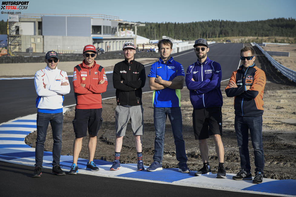 Stefan Bradl (Honda), Michele Pirro (Ducati), Bradley Smith (Aprilia), Sylvain Guintoli (Suzuki), Jonas Folger (Yamaha), Mika Kallio (KTM)