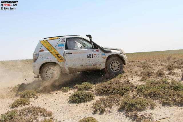 Der Suzuki Vitara mit der Startnummer 401 holte sich den Gesamtsieg Der Suzuki Vitara mit der Startnummer 401 holte sich den Gesamtsieg