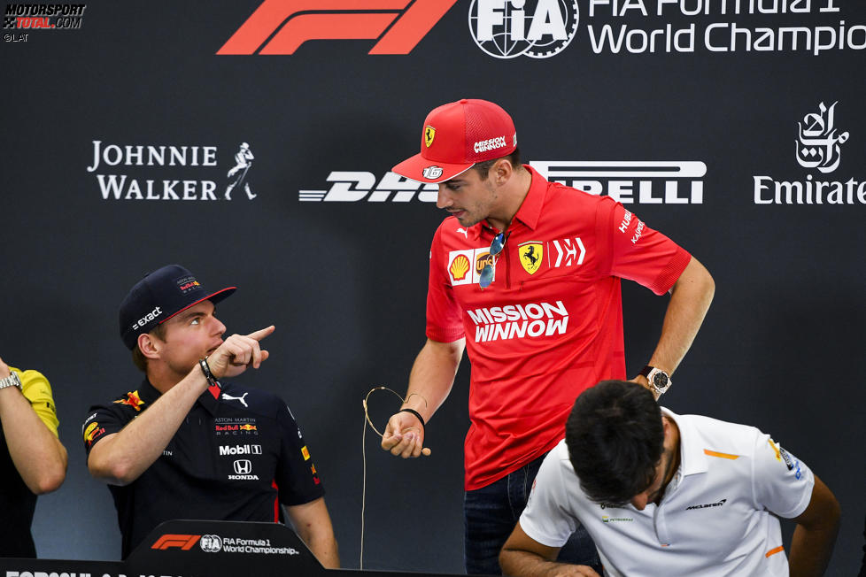 Max Verstappen (Red Bull), Charles Leclerc (Ferrari) und Carlos Sainz (McLaren) 
