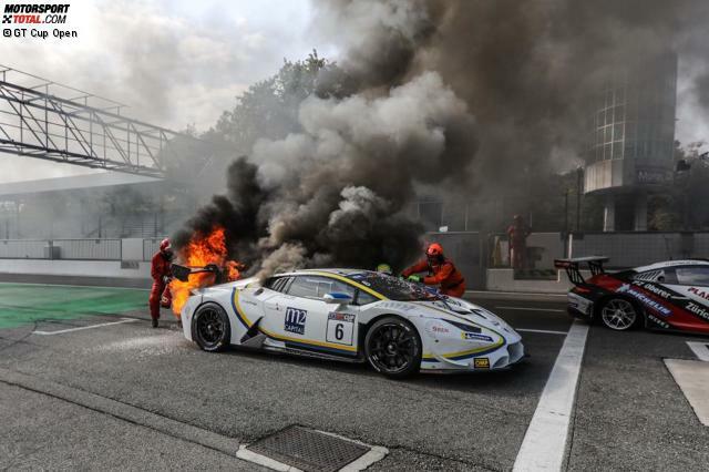 Irre Szenen im Autodromo Nazionale Monza: Hans-Peter Koller hat gerade den Titel in einem brennenden Auto geholt