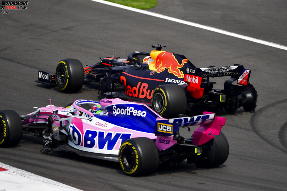 Sergio Perez (Racing Point) und Max Verstappen (Red Bull) 