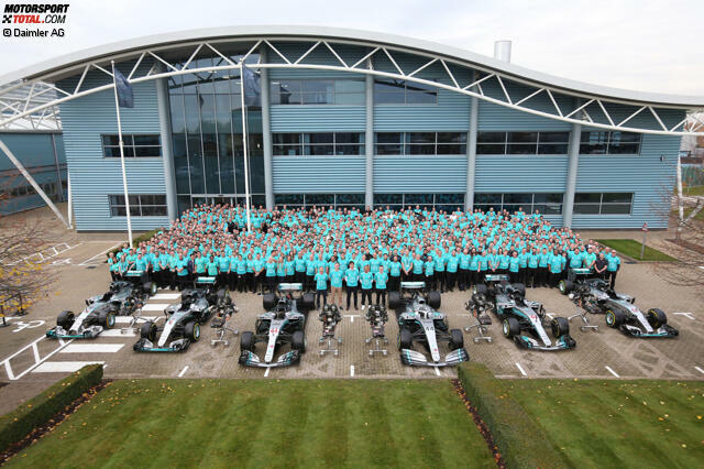 Mercedes feierte mit allen WM-Autos des Teams seit der Formel-1-Saison 2014