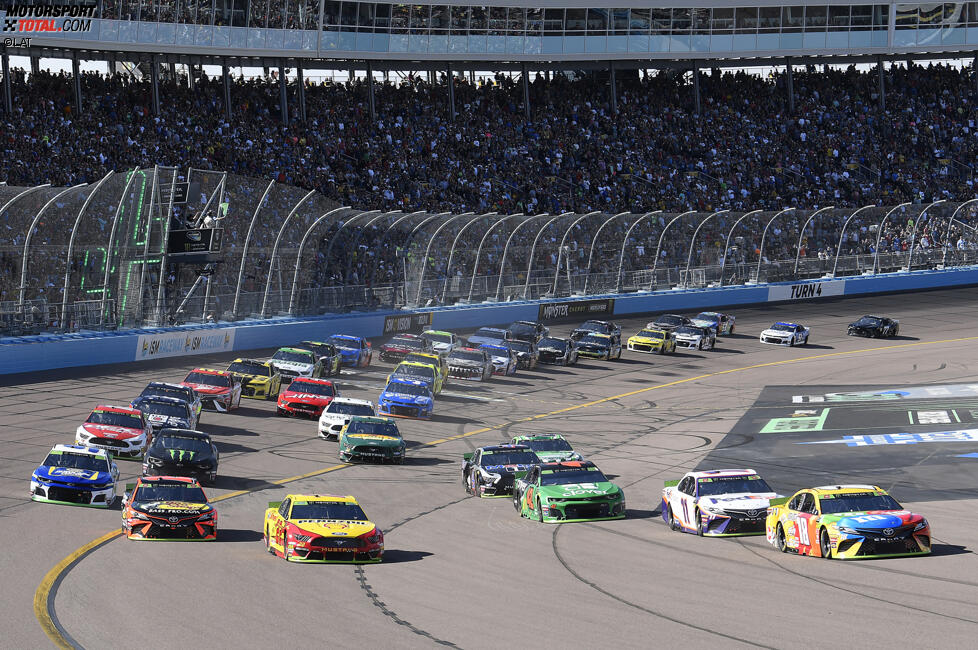 Start zum Bluegreen Vacations 500 in Phoenix: Kyle Busch (Gibbs) führt