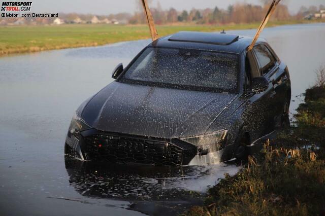 2020 Audi RS Q8 Unfall in Reeuwijk
