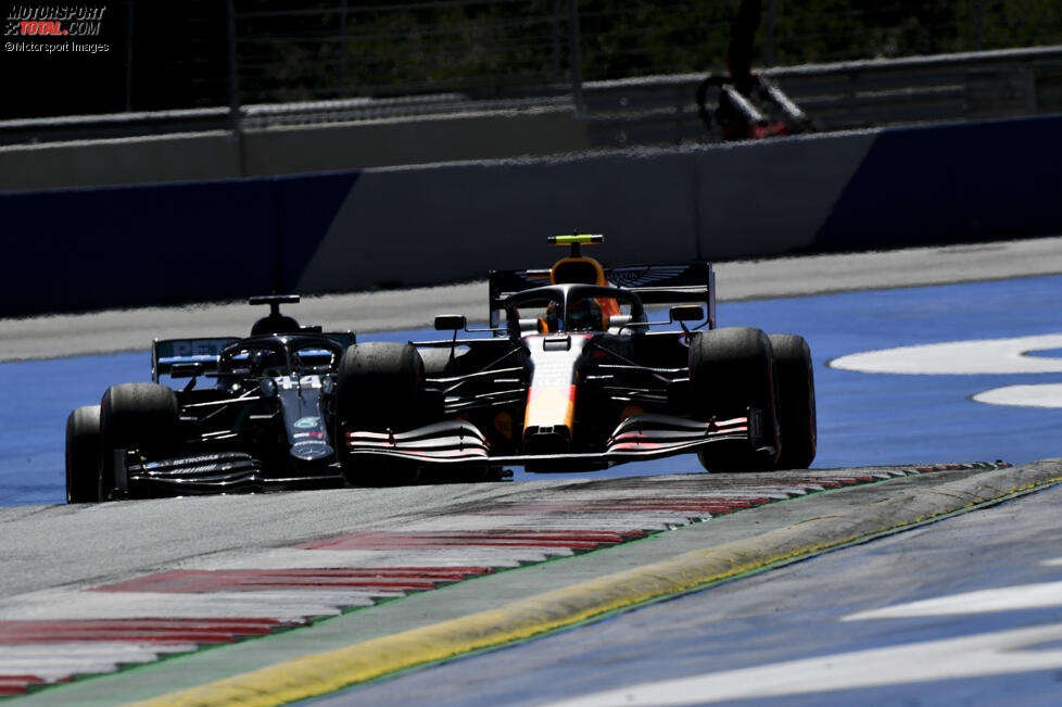 Alexander Albon (Red Bull) und Lewis Hamilton (Mercedes) 