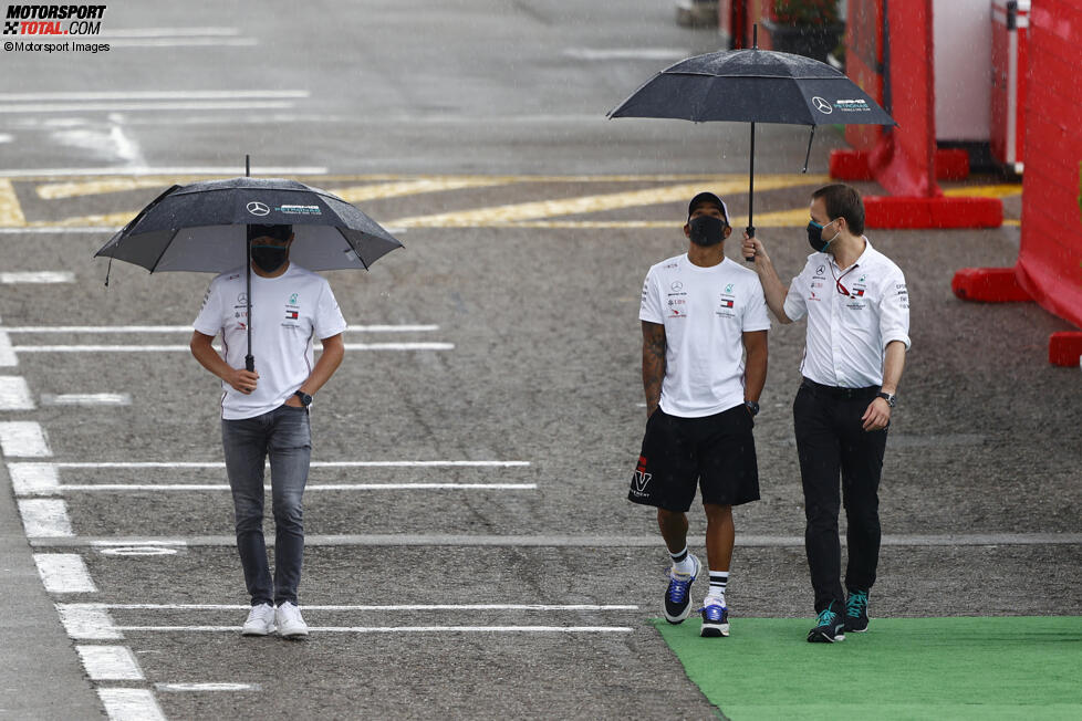 Valtteri Bottas (Mercedes) und Lewis Hamilton (Mercedes) 