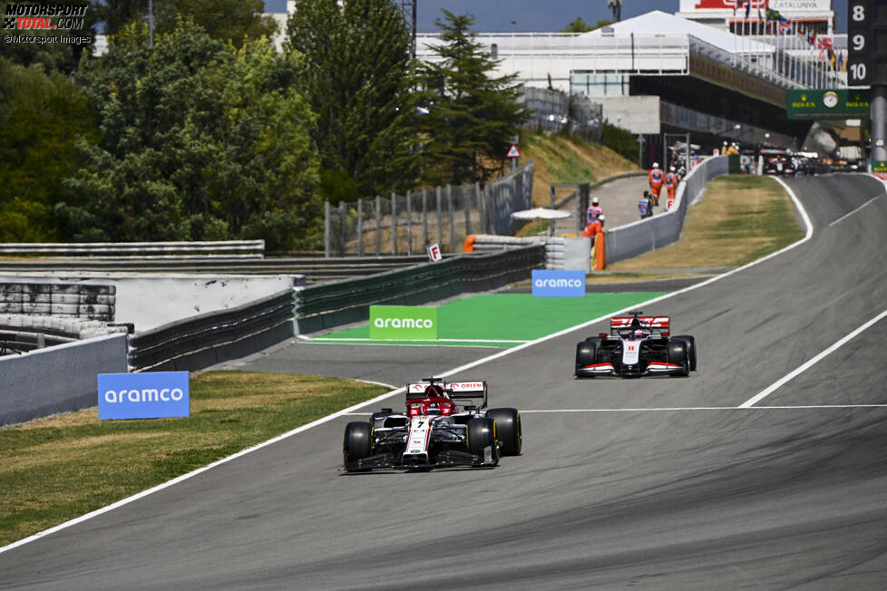 Kimi Räikkönen (Alfa Romeo) und Romain Grosjean (Haas) 