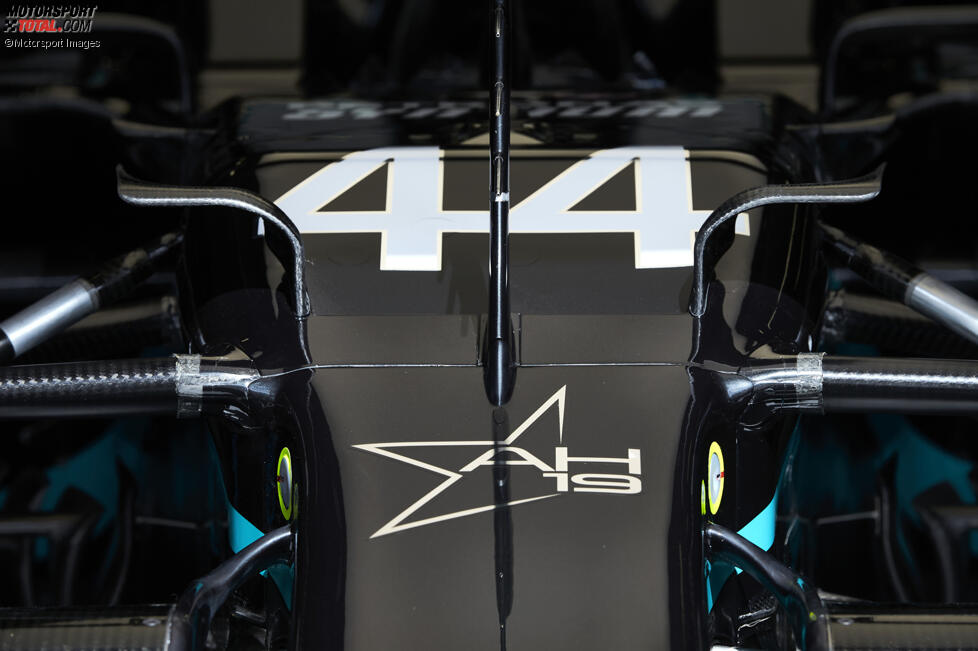 Anthoine Hubert und Lewis Hamilton (Mercedes) 