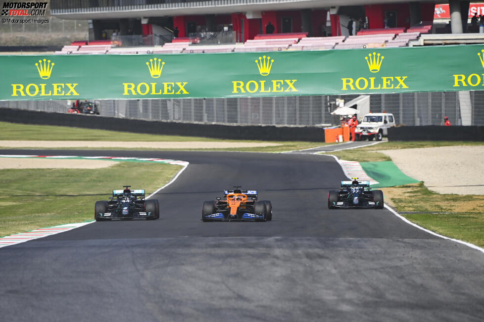 Carlos Sainz (McLaren), Lewis Hamilton (Mercedes) und Valtteri Bottas (Mercedes) 