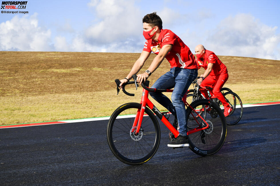 Charles Leclerc (Ferrari) und Jock Clear 