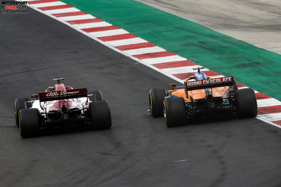 Kimi Räikkönen (Alfa Romeo) und Carlos Sainz (McLaren) 