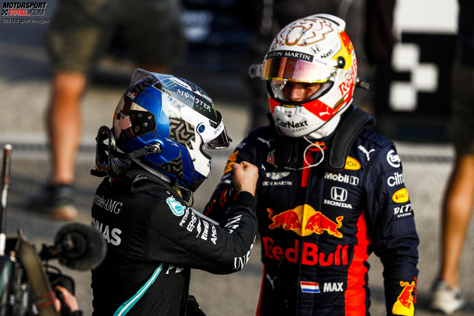 Valtteri Bottas (Mercedes) und Max Verstappen (Red Bull) 