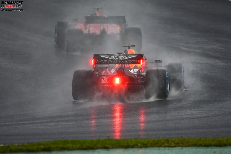 Sebastian Vettel (Ferrari) und Max Verstappen (Red Bull) 