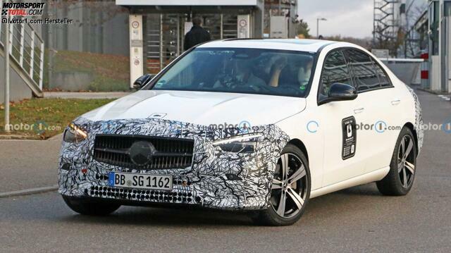 Mercedes C-Klasse (2021) mit weniger Tarnung erwischt Mercedes C-Klasse (2021) mit weniger Tarnung erwischt