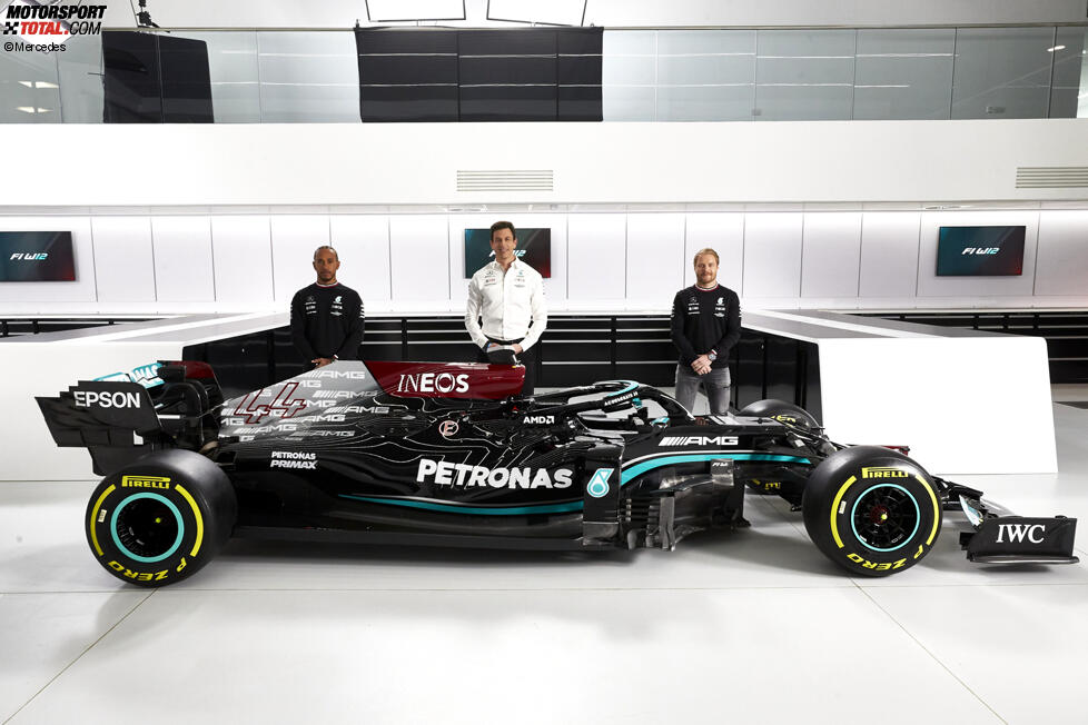 Mercedes W12 mit Lewis Hamilton, Toto Wolff und Valtteri Bottas (v.l.)