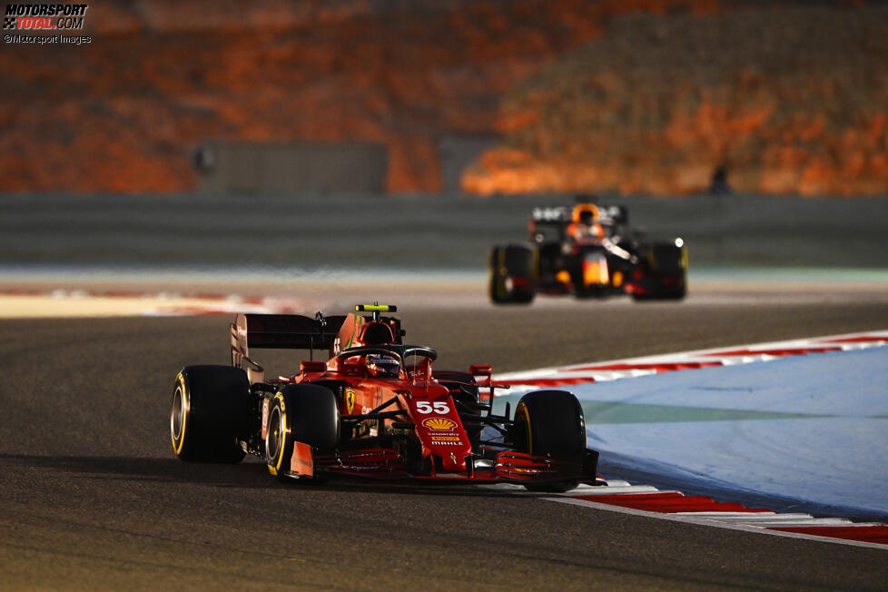 Carlos Sainz (Ferrari) und Max Verstappen (Red Bull) 