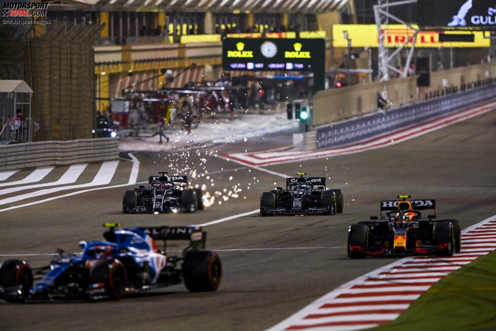 Esteban Ocon (Alpine), Sergio Perez (Red Bull), Sebastian Vettel (Aston Martin) und Yuki Tsunoda (AlphaTauri) 