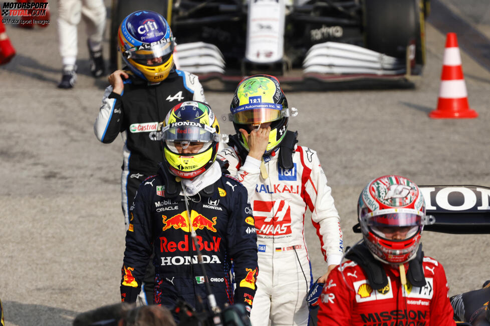 Charles Leclerc (Ferrari), Sergio Perez (Red Bull), Mick Schumacher (Haas) und Fernando Alonso (Alpine) 