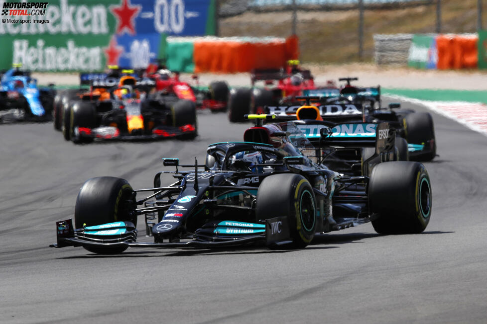 Valtteri Bottas (Mercedes), Lewis Hamilton (Mercedes) und Max Verstappen (Red Bull) 