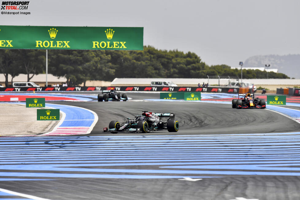 Lewis Hamilton (Mercedes), Max Verstappen (Red Bull) und Valtteri Bottas (Mercedes) 