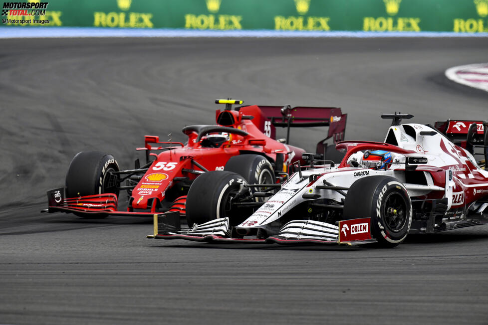 Kimi Räikkönen (Alfa Romeo) und Carlos Sainz (Ferrari) 