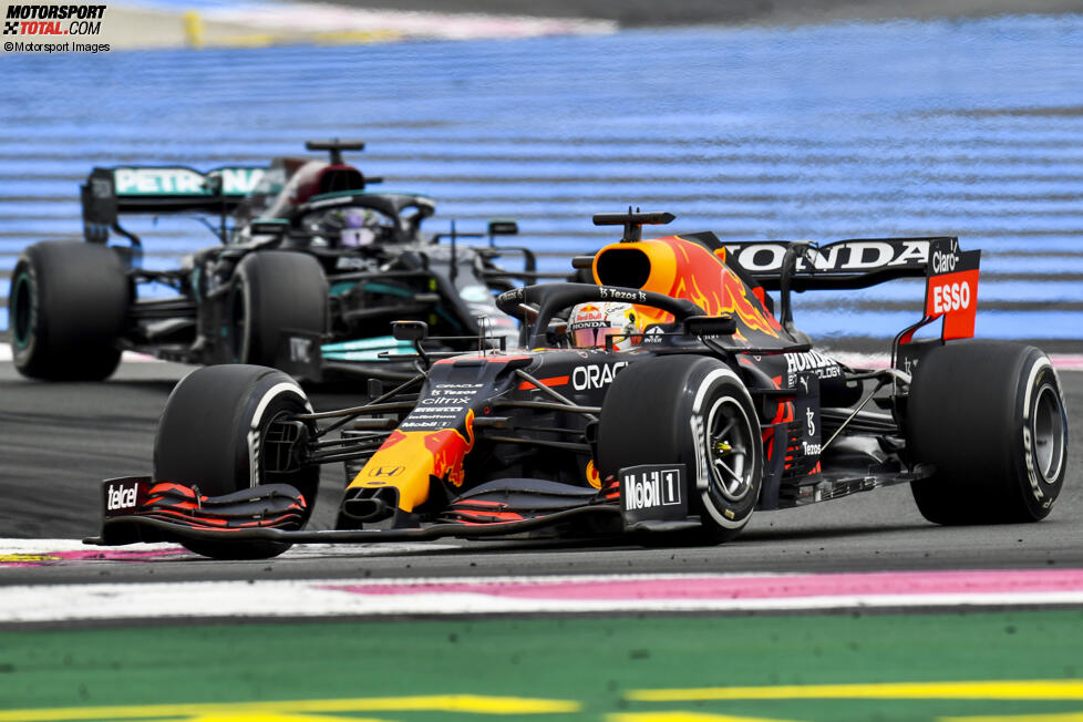 Max Verstappen (Red Bull) und Lewis Hamilton (Mercedes) 