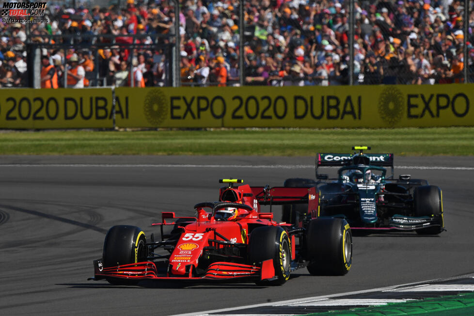 Carlos Sainz (Ferrari) und Sebastian Vettel (Aston Martin) 