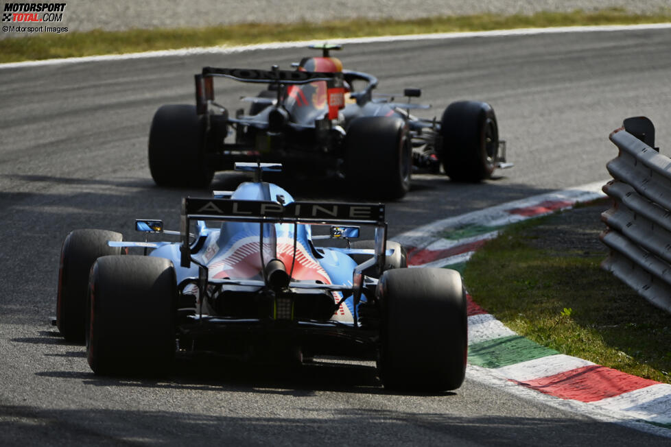 Sergio Perez (Red Bull) und Fernando Alonso (Alpine) 