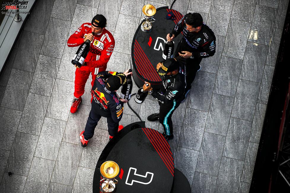Max Verstappen (Red Bull), Carlos Sainz (Ferrari) und Lewis Hamilton (Mercedes) 