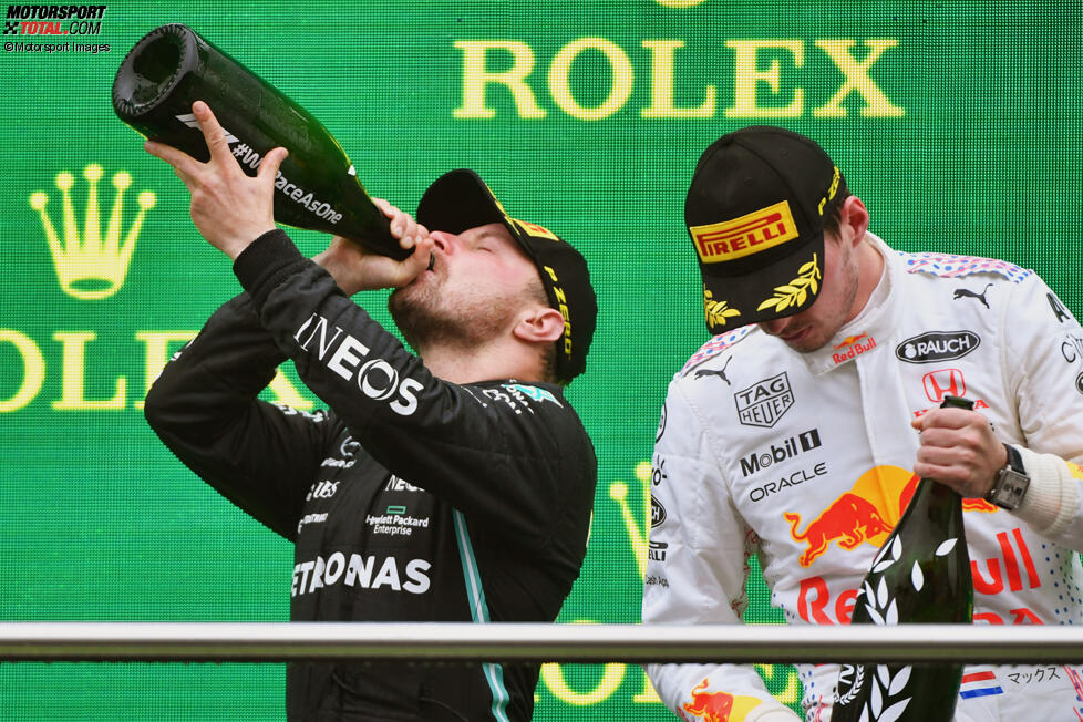 Valtteri Bottas (Mercedes) und Max Verstappen (Red Bull) 