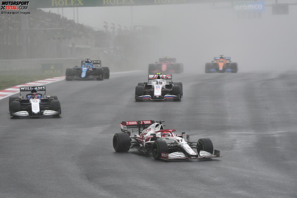 Kimi Räikkönen (Alfa Romeo), George Russell (Williams), Mick Schumacher (Haas) und Fernando Alonso (Alpine) 