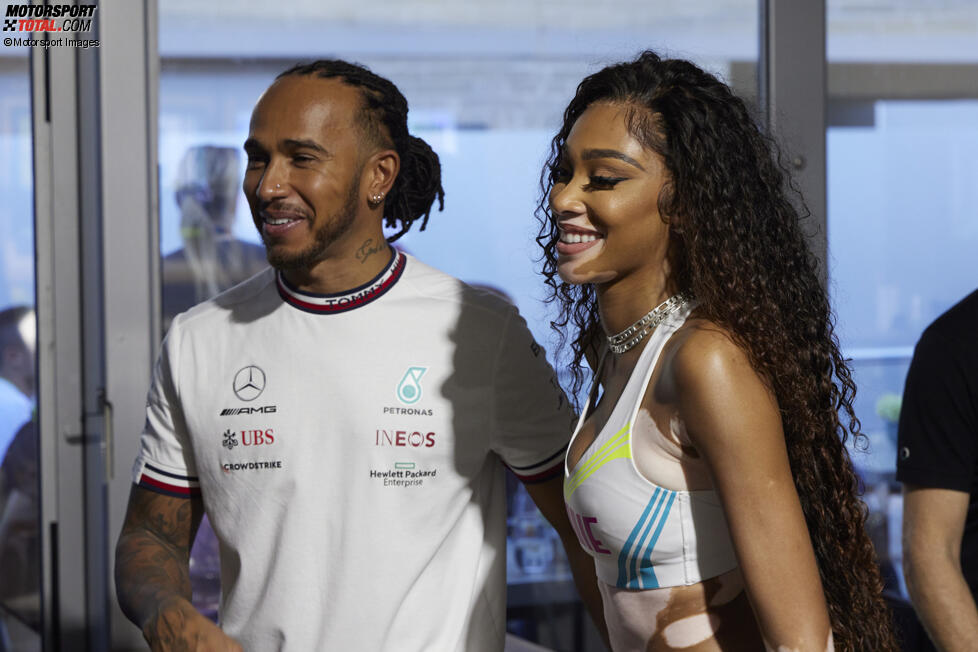 Lewis Hamilton (Mercedes) mit Winnie Harlow