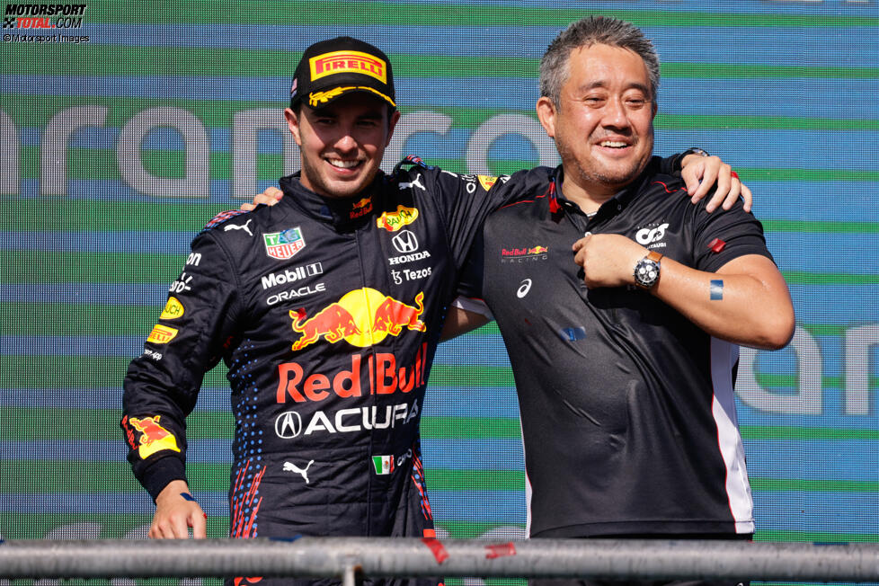 Sergio Perez (Red Bull) mit Honda-Sportchef Masashi Yamamoto
