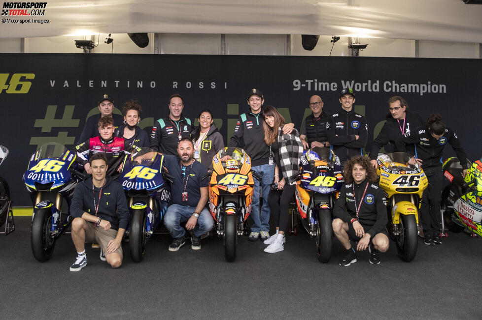 Valentino Rossi mit seiner Entourage