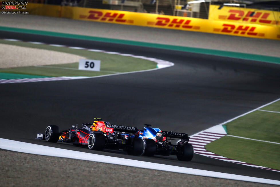 Sergio Perez (Red Bull) und Fernando Alonso (Alpine) 