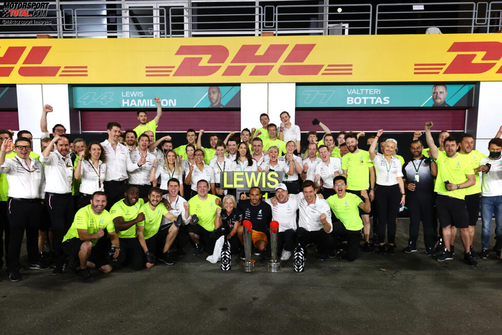 Lewis Hamilton (Mercedes), Valtteri Bottas (Mercedes) und Toto Wolff 