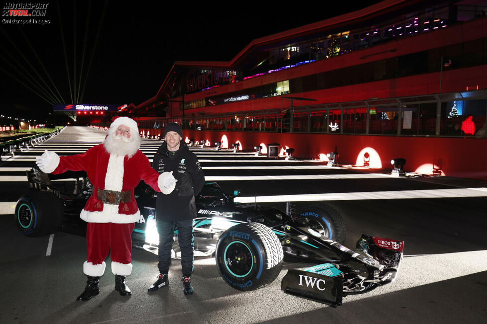 Anthony Davidson und Santa Claus mit dem Mercedes W10