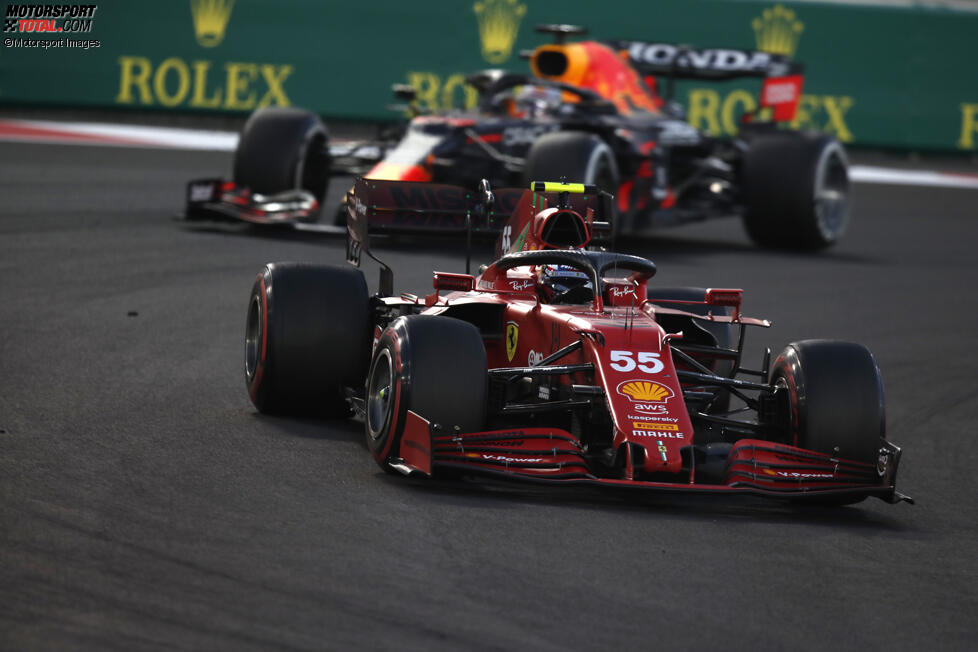 Carlos Sainz (Ferrari) und Max Verstappen (Red Bull) 