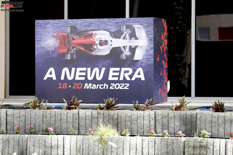 Poster im Formel-1-Fahrerlager in Bahrain